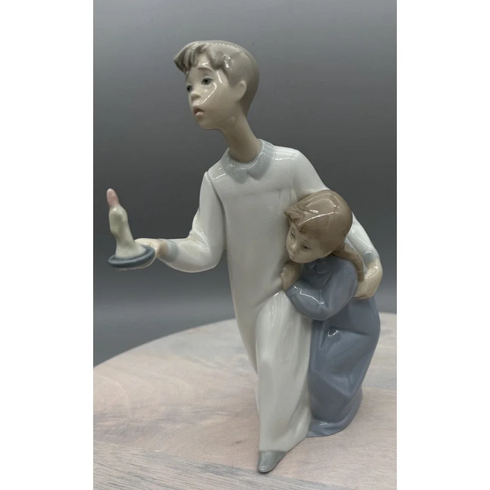 Vtg Lladro Figurine #4874 Boy in Night Shirt candle Porcelain Glossy Finish 8.5